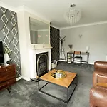 Woodfield Road - Two Bed In With Cosy Living Fire. * هاروغايت