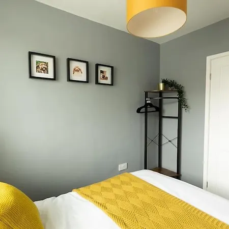 Woodfield Road - Two Bed In With Cosy Living Fire. Holiday home *