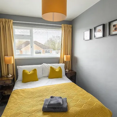 Woodfield Road - Two Bed In With Cosy Living Fire. * הרוגייט