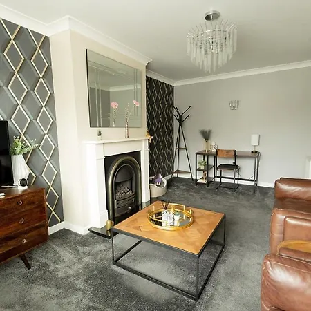 Woodfield Road - 2 Bed In With Spacious Garden & Hot Tub Hire * Harrogate