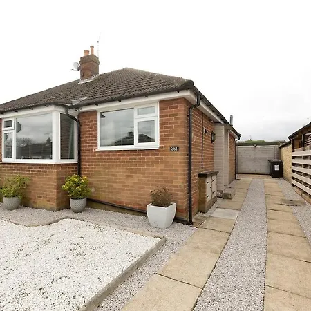 Woodfield Road - 2 Bed In With Spacious Garden & Hot Tub Hire * Harrogate