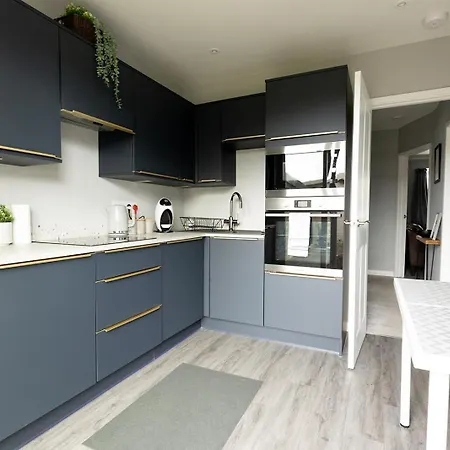 Woodfield Road - Two Bed In With Cosy Living Fire. Χαρογκέιτ