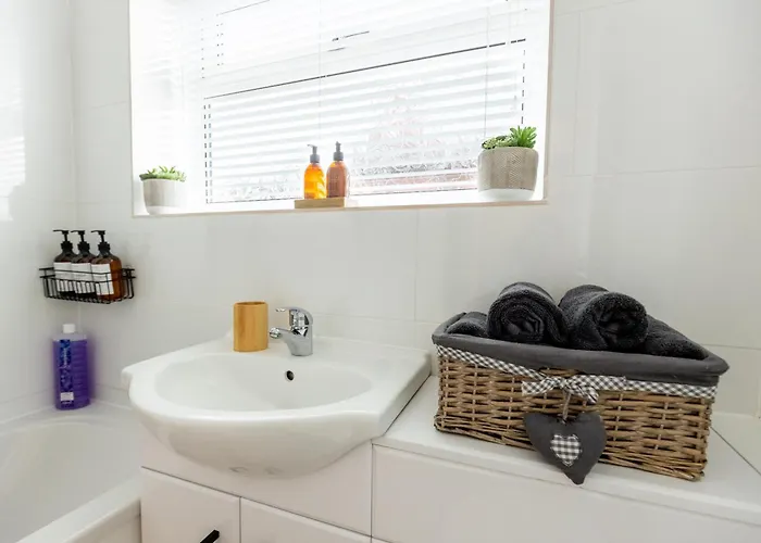 Woodfield Road - Two Bed In With Cosy Living Fire. Holiday home *